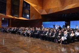 “Yeni investisiya istiqamətləri: daşınmaz əmlak, turizm və şəhər inkişafı” mövzusunda panel sessiya keçirilib