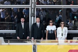 Prezident İlham Əliyev və birinci xanım Mehriban Əliyeva Formula 1 Azərbaycan Qran-Prisinin əsas yarışına baxıblar - YENİLƏNİB-2 