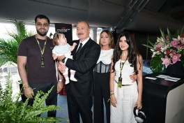 Prezident İlham Əliyev və birinci xanım Mehriban Əliyeva Formula 1 Azərbaycan Qran-Prisinin əsas yarışına baxıblar - YENİLƏNİB-2 