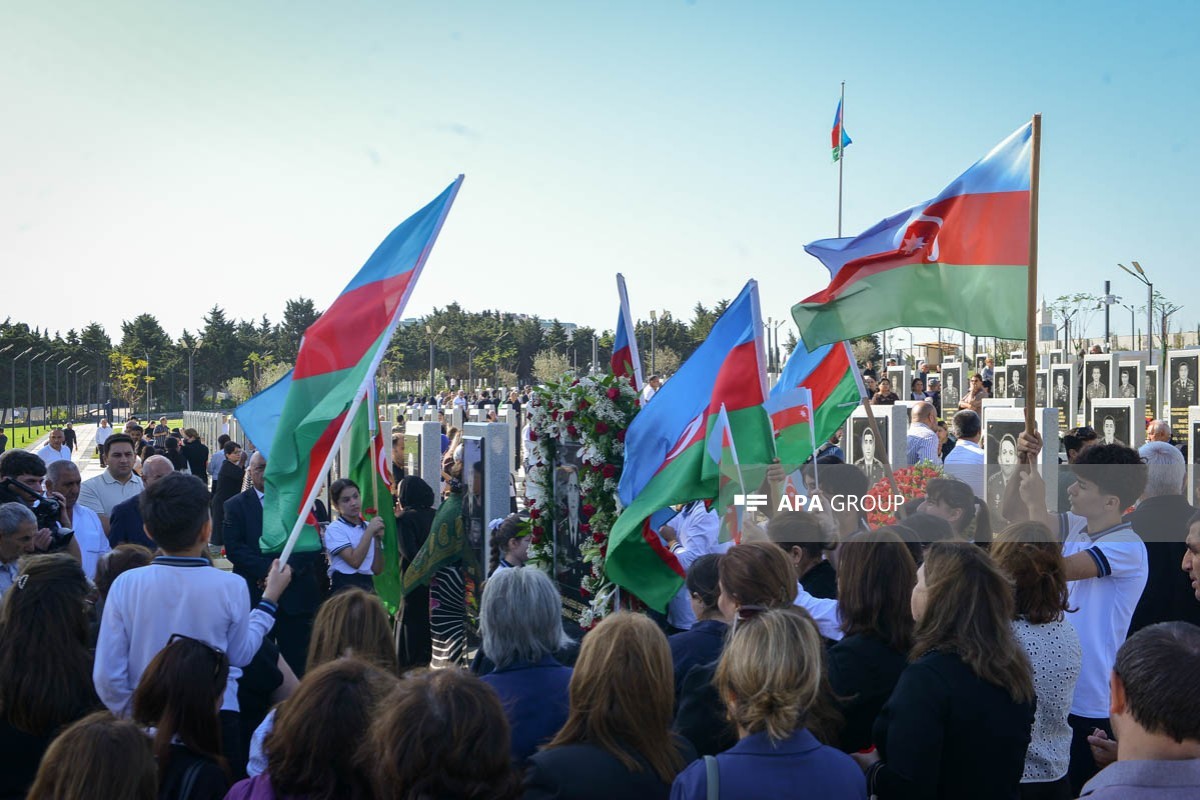 Hərbi Memorial Məzarlıqda şəhidlərin xatirəsi yad edilir - <span class="red_color">FOTOLENT