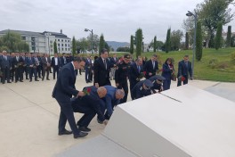 Xankəndidə şəhidlərin xatirəsi bir dəqiqəlik sükutla yad edilib - FOTO 