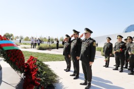 Dövlət Xidmətinin şəxsi heyəti Zəfər parkını ziyarət edib