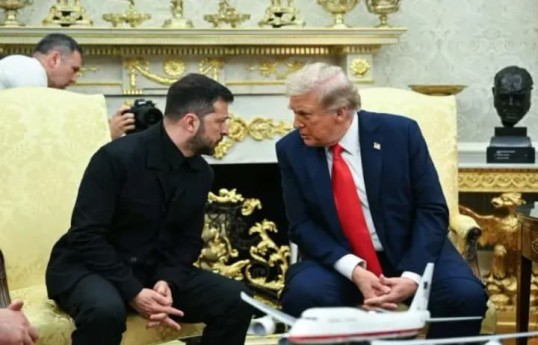 Ukrayna prezidenti Volodimir Zelesnki və ABŞ prezidenti Donald Tramp