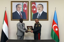 Azərbaycan və Sudan arasında hərbi-texniki əməkdaşlıq məsələləri müzakirə edilib