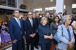 Leyla Əliyeva Müqəddəs Taxt-Tacda Azərbaycan xalçaları sərgisinin açılışında iştirak edib