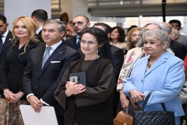 Leyla Əliyeva Müqəddəs Taxt-Tacda Azərbaycan xalçaları sərgisinin açılışında iştirak edib