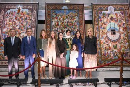 Leyla Əliyeva Müqəddəs Taxt-Tacda Azərbaycan xalçaları sərgisinin açılışında iştirak edib
