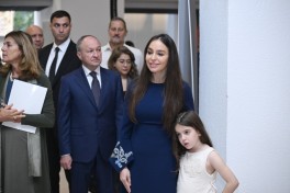 Leyla Əliyeva Müqəddəs Taxt-Tacda Azərbaycan xalçaları sərgisinin açılışında iştirak edib