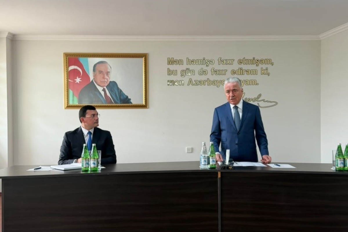 Qaradağ Rayon İcra Hakimiyyətinin yeni başçısı kollektivə təqdim edilib